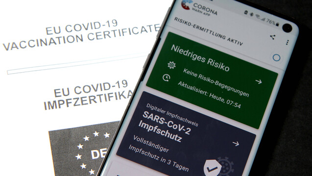 Seit Mitte Juni haben die Apotheken in Deutschland mehr als 37 Millionen COVID-19-Zertifikate für Bürgerinnen und Bürger digitalisiert. (s/Foto: IMAGO / Eibner)