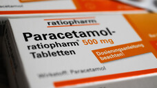 Auf der Ebene der Apothekenverkaufspreise einschließlich 19 Prozent Mehrwertsteuer steigt der Festbetrag für 20 Paracetamol-Tabletten à 500 mg von 1,50 Euro auf 3,47 Euro. (x / Foto: Ralf / AdobeStock)&nbsp;