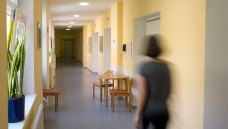 Blick in die Klinik und Poliklinik für Kinder- und Jugendpsychiatrie am Universitätsklinikum der TU Dresden: Welches ist der richtige Weg für Psychiatrien – und Patienten?  (Foto: dpa)