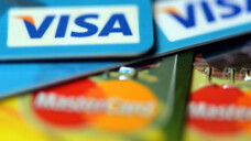 Was der Kunde nicht merkt: bei der Kartenzahlung fallen für den Verkäufer Gebühren an – welche hängt von der Art der Karte ab. (Foto: IMAGO / ZUMA Wire)