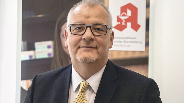 Brandenburgs Kammerpräsident Jens Dobbert empfiehlt den Apothekern in seiner Region, aufgrund der Drucksituation im Großhandel, die Bestellungen zu reduzieren. (s / Foto: LAK Brandenburg)