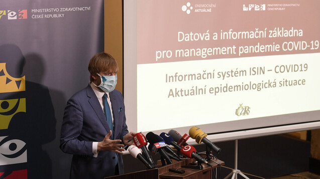 Tschechiens Gesundheitsminister Adam Vojtech bei der Präsentation der Studienergebnisse in Prag. (c / Foto: imago images)&nbsp;