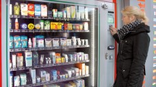 Kommt gut an: Ein Apotheker im nordrhein-westfälischen Hagen betreibt vor seiner Apotheke einen Abgabeautomaten für Pflaster, Kondome, etc. Bei seinen Kunden kommt das gut an. (Foto: privat)