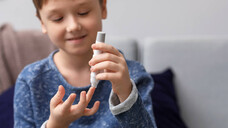 Erkranken Jugendliche und Kinder mit COVID-19 häufiger an Diabetes mellitus als Gleichaltrige, die sich nicht mit dem Coronavirus angesteckt haben? (Foto: Pixel-Shot / AdobeStock)