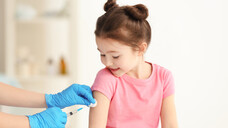 Seit dem 16. August 2021 rät die STIKO, dass Kinder und Jugendliche ab zwölf Jahren sich gegen COVID-19 impfen lassen sollen. (Foto:&nbsp;Africa Studio / AdobeStock)&nbsp;
