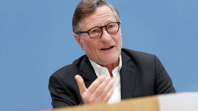 Hartmut Bäumer, Deutschlandchef von Transparency International, fordert den Bundestag auf, bestimmte Formen von Lobbyismus zu sanktionieren. (Foto: IMAGO / Jürgen Heinrich)