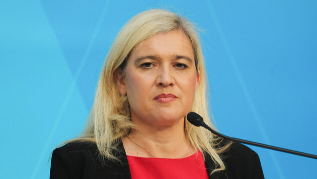 Bayerns Gesundheitsministerin Melanie Huml ist im Test-Stress. (m / Foto: imago images / Sammy Minkoff)