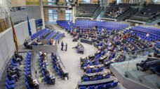 Am Donnerstag könnten die beiden Digitalisierungsgesetze im Bundestag verabschiedet werden. (Foto: imago images / photothek)