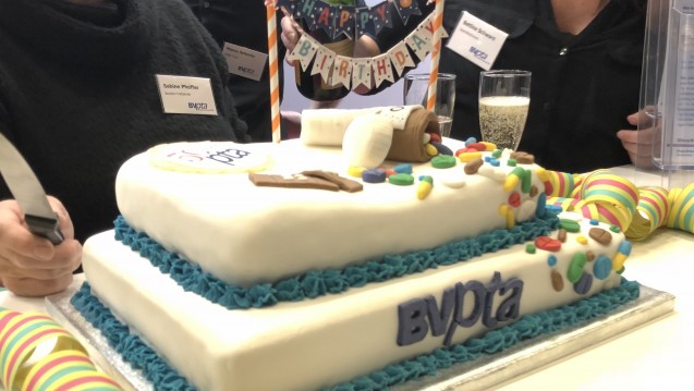Eine Torte zum 50. Geburtstag des PTA-Berufs. (Foto: jb / DAZ.online)