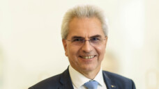 Der 1. Vorsitzende des Bayerischen Apothekerverbands, Hans-Peter Hubmann, freut sich über eine weitere Entlastung der Apotheken. &nbsp;(Foto: DAV)