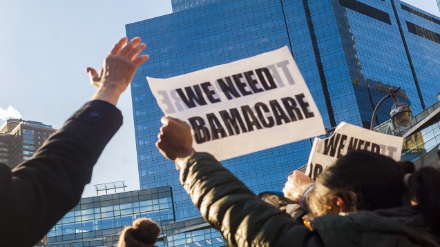 In den USA protestieren viele Menschen gegen die Pläne Donald Trumps, die Gesundheitsreform von seinem Vorgänger Obama aufzuweichen oder gar auszusetzen. (Foto: dpa)