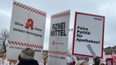 Für eine faire Politik und eine sichere Versorgung der Bevölkerung mit Arzneimitteln waren die Apothekenteams im November auf der Straße. (Foto: Bayerischer Apothekerverband e.V.)