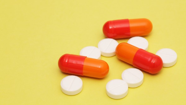 Imatinib-Kapseln und Tabletten austauschbar – auch bei 7000 Euro Differenz 