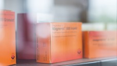Wörwags erstes Arzneimittel Magnerot wird inzwischen in vielen Darreichungsformen angeboten. (Fotos: Andi Dalferth / DAZ.online)
