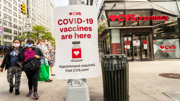 Verschwendung von COVID-19-Impfdosen bei CVS und Walgreens
