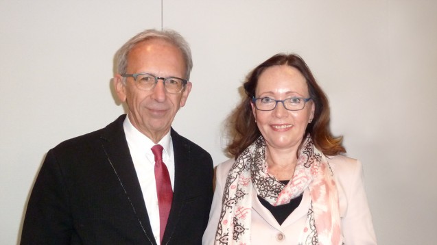 DAZ-Herausgeber
Peter Ditzel mit der TGL-Vorsitzenden Dr. Heidrun Hoch. (Foto: hb / DAZ)