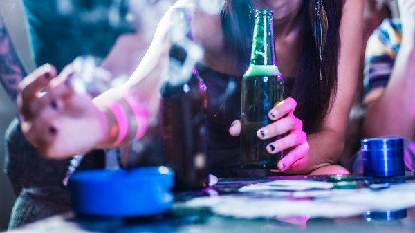 Jugendliche rauchen und trinken immer weniger