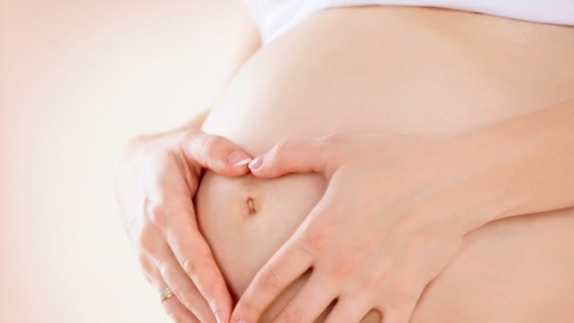 Die längere Einnahme von Paracetamol während der Schwangerschaft könnte bei ungeborenen männlichen Feten die Testosteron-Produktion reduzieren. (Foto: Subbotina Anna/Fotolia)