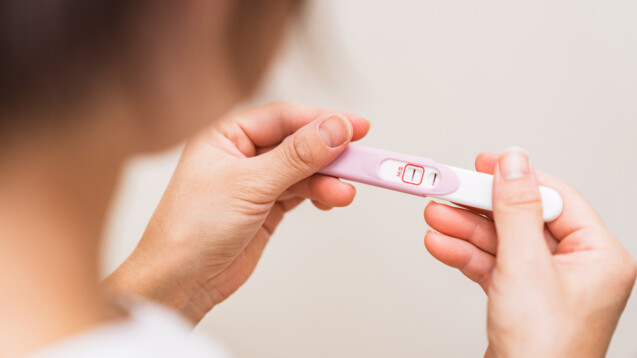 Unabhängig von der Indikation sollte vor einer Topiramat-Therapie&nbsp;ein Schwangerschaftstest erfolgen. (Foto: show999 / AdobeStock)