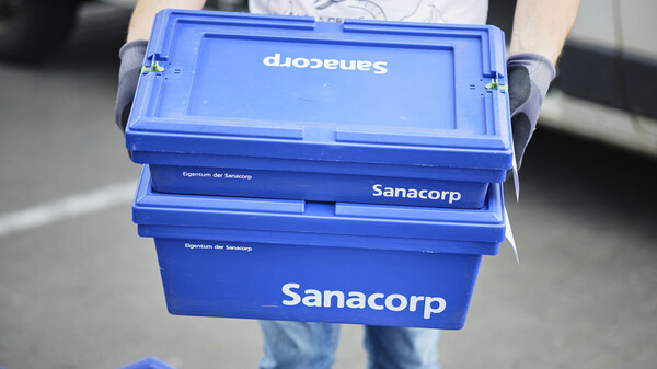 Spritpreiszuschlag – Sanacorp bittet Apotheken zur Kasse