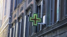 In Florenz dürfen nun auch OTC-Shops mit dem klassischen grünen Kreuz werben. (Foto: dpa picture alliance/ Design Pics)