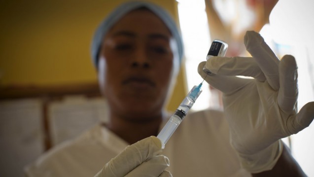Eine Ebola-Epidemie, wie sie 2014/15 in Afrika ausbrach, soll es künftig nicht mehr geben können. Impfstoffe sollen dabei helfen.  (Foto: Kate Holt/GAVI)