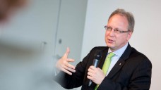 Max Wellan, Präsident der österreichischen Apothekerkammer, sagt seinen deutschen Apothekerkollegen Unterstützung zu. (Foto: Schelbert/daz)