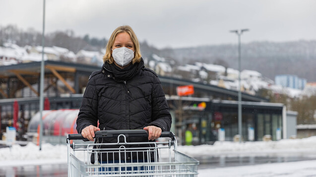 Ab nächster Woche gilt in Bayern eine generelle FFP2-Maskenpflicht im Einzelhandel und öffentlichen Personennahverkehr. (Foto: imago images / MedienServiceMüller)