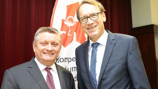 Beide überzeugt vom Rx-Versandverbot: Bundesgesundheitsminister Hermann Gröhe und AVNR-Chef Thomas Preis kritisierten die SPD-Bundestagsfraktion dafür, gegen das Verbot votiert zu haben. (Foto: AVNR)