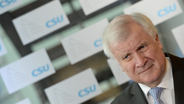 CSU-Chef Horst Seehofer erkrankte zu Beginn der Woche, daraufhin musste der Koalitionsausschuss abgesagt werden. Die Union hatte zuvor den Konflikt um den Arzneimittel-Versandhandel auf die Liste strittiger Punkte gesetzt. (Foto: dpa)