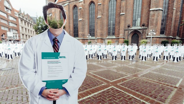 Mit 180 Pappfiguren und einer symbolischen Stellenanzeige protestierten Kliniken gegen Änderungen des Niedersächsischen Krankenhausgesetzes. (Foto: Niedersächsische Krankenhausgesellschaft)