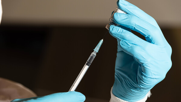 Bundeswehrapotheke verteilt Moderna-Impfstoff an die Länder