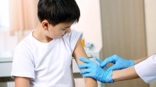 Bald Impfstunden in Apotheken? Der italienische Senat will für Kinder eine Impfpflicht einführen und schlägt vor, dass Ärzte regelmäßige Impfstunden in Apotheken abhalten. (Foto: Africa Studio / stock.adobe.com)