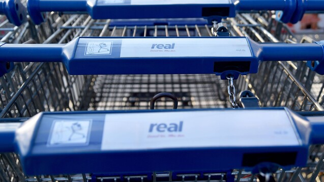 Neuer Vermieter für viele Apotheker? Medienberichten zufolge will die Kaufland-Kette den Konkurrenten Real übernehmen, die Apotheken in Real-Märkten bekämen dann neue Vermieter. ( r / Foto: Imago)
