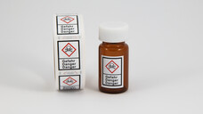 Für die Abgabe bestimmter Chemikalien braucht es einen Sachkundenachweis. ( r / Foto: Kanusommer / stock.adobe.com)                                                                                                                          