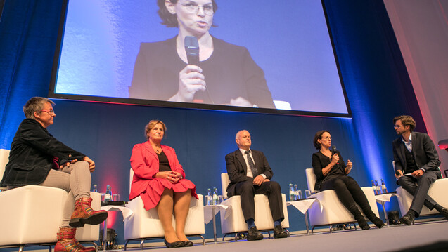 Beim DAT 2017 nahmen nur zwei Politikerinnen an der Diskussionsrunde teil: Katrin Vogler (Linke) und Maria Michalk (CDU). (c / Foto: Schelbert)