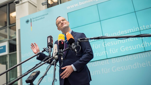 Auch in diesem Jahr wird Bundesgesundheitsminister Jens Spahn (CDU) wieder zahlreiche Gesetze und Verordnungen auf den Weg bringen. Welche davon könnten für Apotheker relevant sein? Was steht sonst noch an? Ein Überblick. (Foto: imago images / epd)