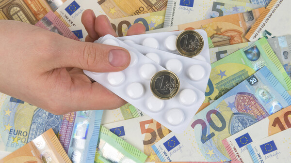 Sind Medikamente wegen der starken Apotheken-Lobby in Berlin so teuer?