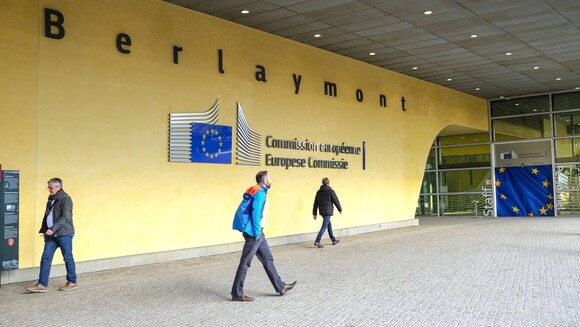 Die EU-Kommission verlangt schnelles Handeln: In einem Vertragsverletzungsverfahren gegen Deutschland verlangt die EU, dass die Bundesrepublik innerhalb von zwei Monaten Maßnahmen ergreift, um die Rx-Preisbindung aufzuheben. (Foto: Imago)