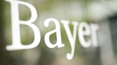 Der Pharmakonzern Bayer will gleichzeitig sein Wachstum beschleunigen und die Aktionäre milde stimmen. ( r / Foto: Imago)