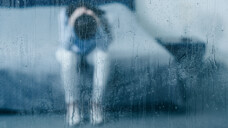 Unter Fluorchinolon-Therapie können Depressionen auftreten oder verstärkt werden. (Symbolfoto: LIGHTFIELD STUDIOS / AdobeStock)
