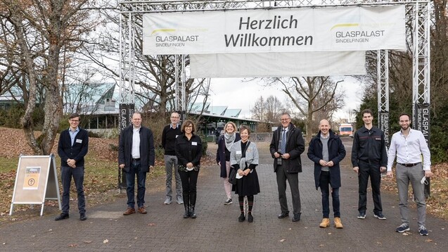 Gemeinsam mit Lokalpolitikern und einer Ärztin organisieren fünf Kolleg:innen aus dem Landkreis Böblingen Impfaktionen. (s / Foto: privat)