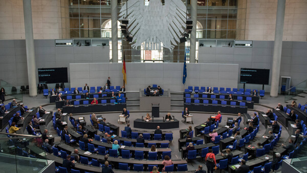 Bundestag macht Weg frei für mehr Corona-Tests