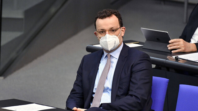 Bundesgesundheitsminister Spahn plant, die Vergütung der Apotheken für die Ausgabe von Schutzmasken zu kürzen. (Foto: IMAGO / Future Image)