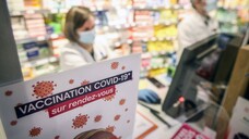 Für Frankreichs Apotheker soll bald ebenso wie für alle anderen Beschäftigten im Gesundheitswesen eine COVID-19-Impfpflicht gelten. (Foto: IMAGO / IP3press)&nbsp;
