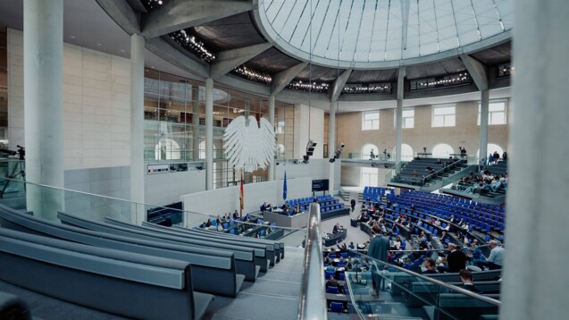 Im Deutschen Bundestag wurde heute das erste Mal das ALBVVG beraten. (Foto: IMAGO / Political-Moments)