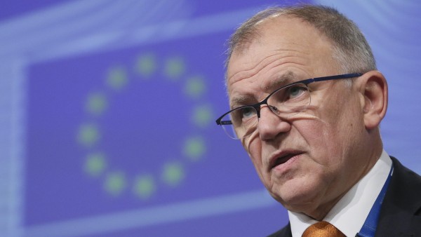 Bundestag befragt EU-Kommissar zu Rx-Versandverbot