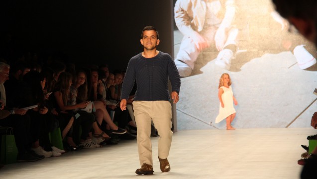 Kleinwüchsige Modells präsentieren Mode auf der Berlin Fashion Week 2015. (Foto: Achse - Allianz Chronischer Seltener Erkrankungen)