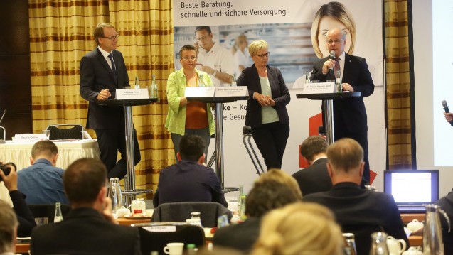 Ohne SPD diskutierten am heutigen Mittwoch in Düsseldorf Thomas Preis, Kathrin Vogler (Linke), Maria Klein-Schmeink (Grüne) und Georg Kippels (CDU) (v.l.n.r.) (Foto: Müller / AVNR)