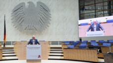 NRW-Minister Karl-Josef Laumann sprach beim Zukunftskongress in Bonn über die gesundheitspolitische Lage. (Foto: Alois Müller)